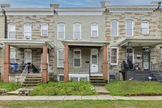 Foto del edificio - 3 Bedroom with Fenced in Rear Yard