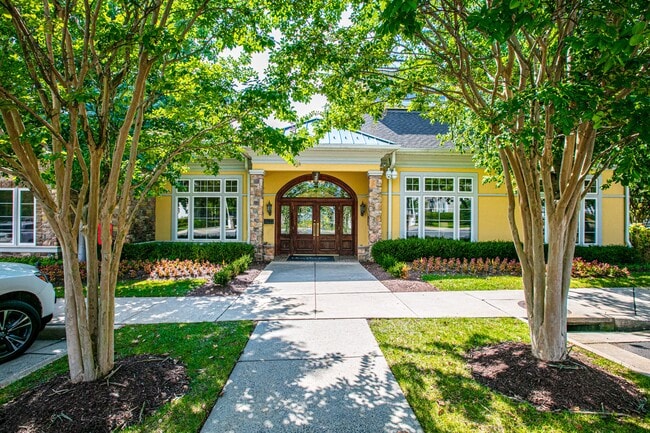 Building Photo - Broadlands Apartments