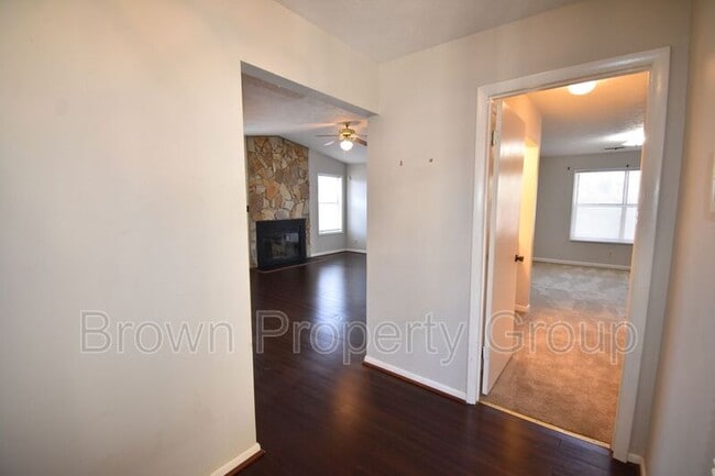 Building Photo - 664 Bartons Landing Pl