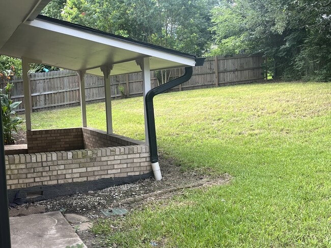 Building Photo - 2623 Chelsea Dr