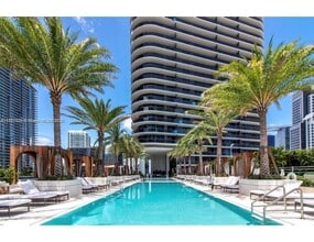 Building Photo - 801 S Miami Ave