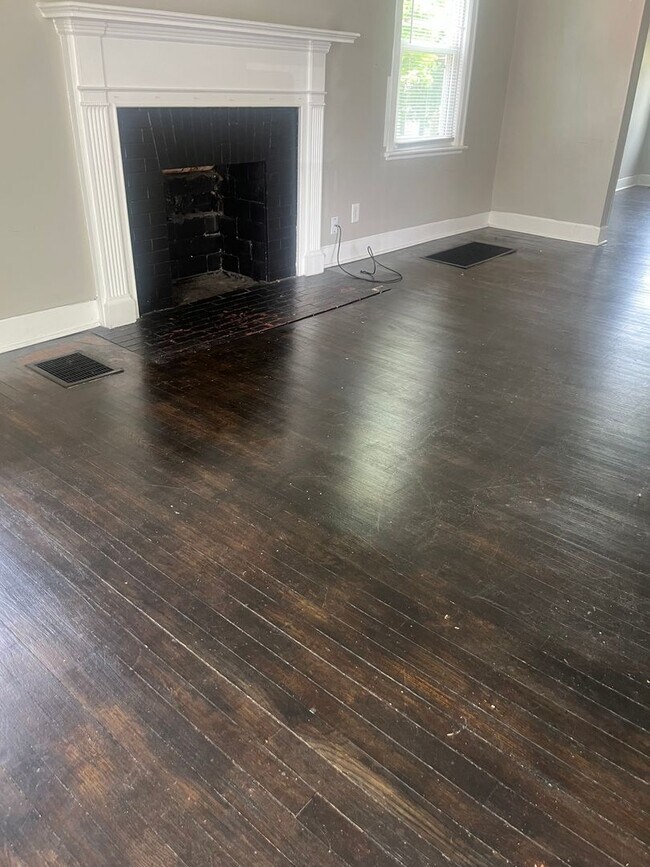 Building Photo - Your New Home Awaits!