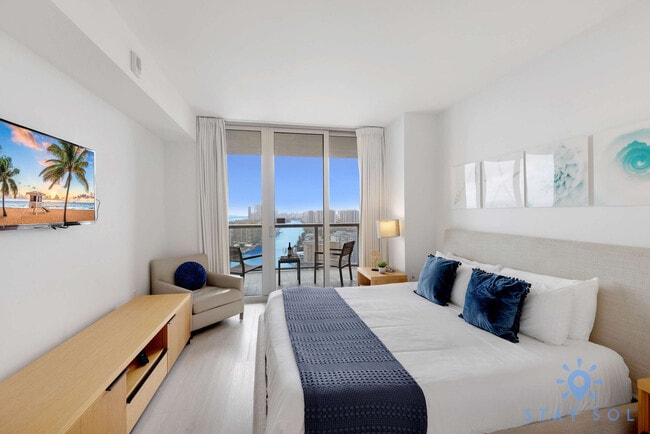 Building Photo - 2602 E Hallandale Beach Blvd