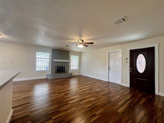 Building Photo - 10670 Norton Dr