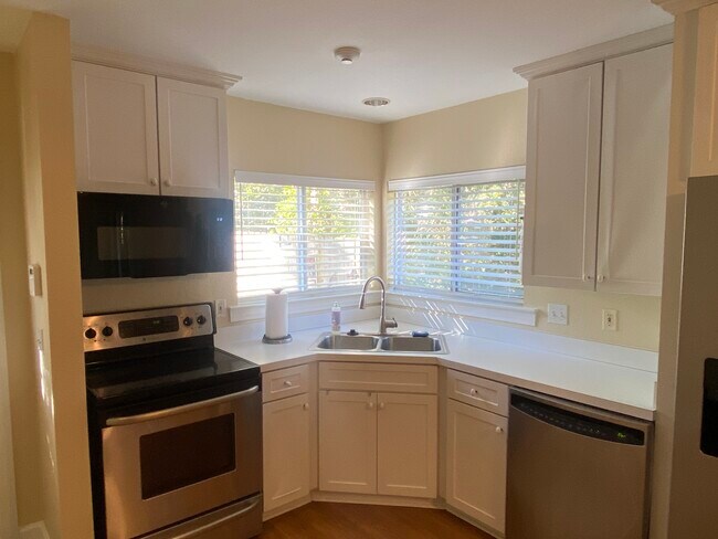 kitchen - 512 Williams St