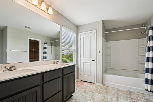 Foto del edificio - 19219 Zachary Taylor St