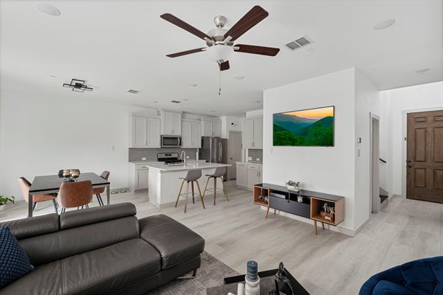 Building Photo - 2721 Majesty Dr