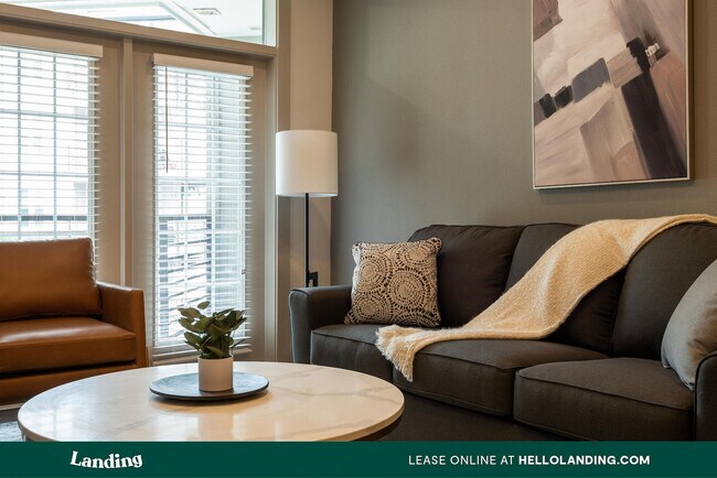 Foto del edificio - 10801 S IH 35 Frontage Rd