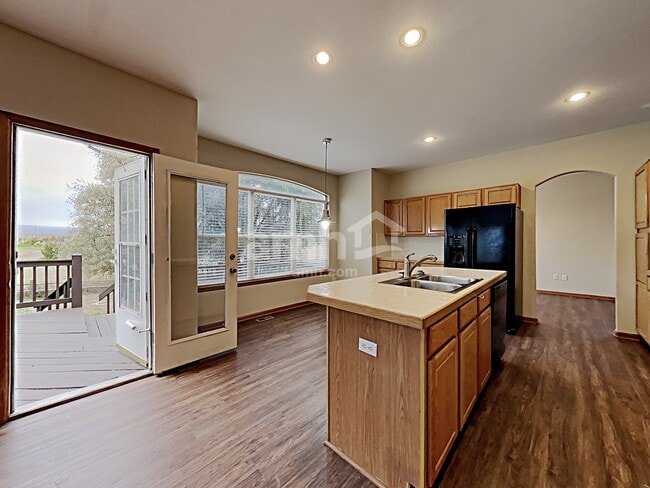 Building Photo - 1212 E 135th Pl