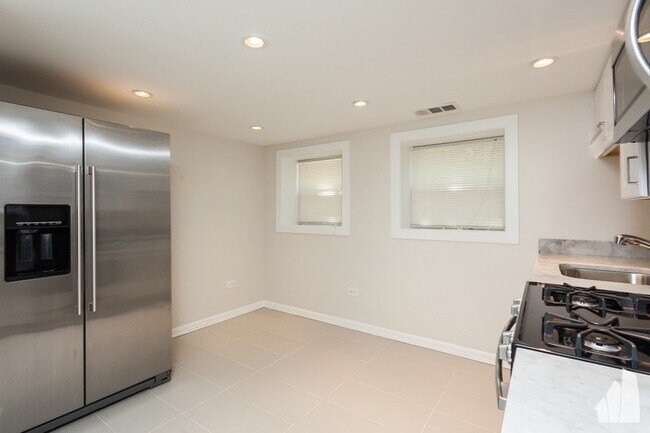 Foto del edificio - 3604 W Roscoe St