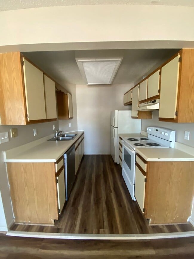 Building Photo - Affordable 2 Bedroom 1 Bath Apartments