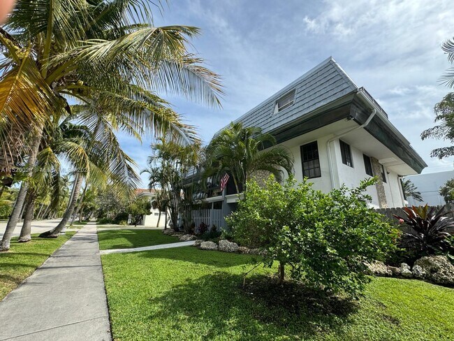Building Photo - 230 Sunrise Dr