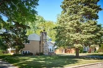 Building Photo - 8418 W Crain St