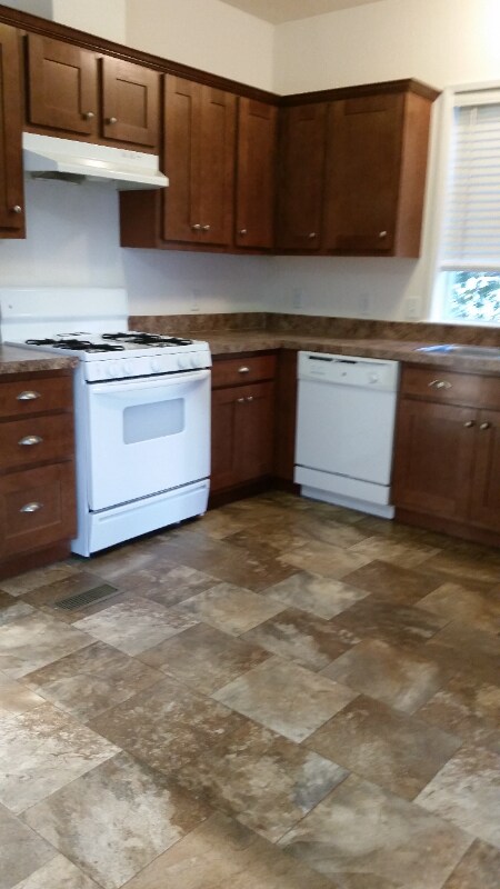 Foto del edificio - 18535 Madrone St