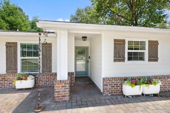 Foto del edificio - 419 Morningbird Ct