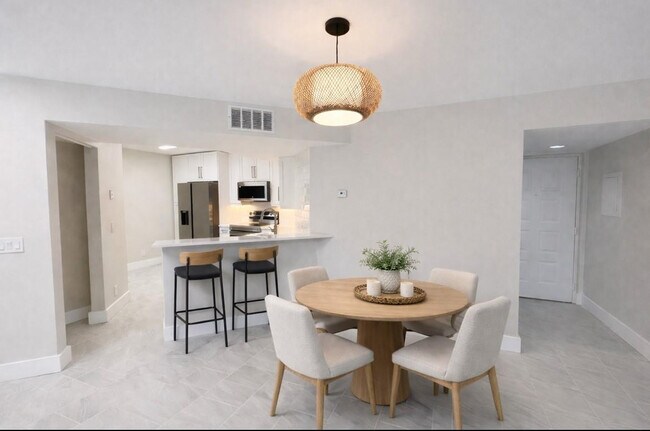 Foto del edificio - 9055 Wiles Rd