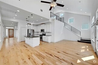 Building Photo - 2308 Hermia St