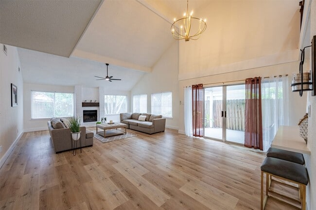 Foto del edificio - 12719 Ashford Knoll Dr