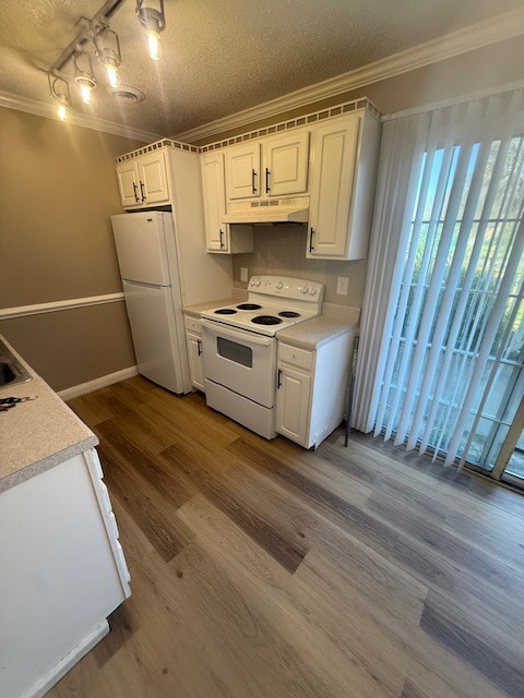 Building Photo - 114 Pinewood St