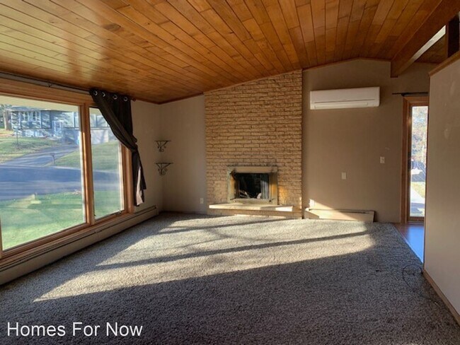 Building Photo - 3 br, 3 bath House - 13208 Vivian Dr