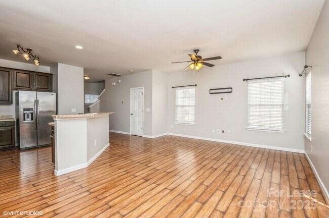 Building Photo - 2327 Crosscut Dr