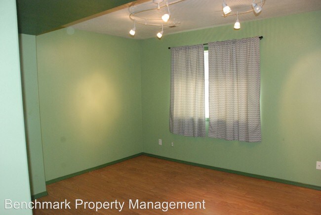 Building Photo - 1806 E Nettleton Gulch Rd
