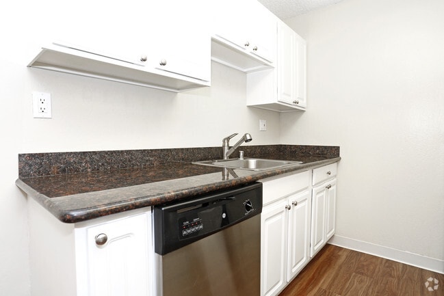 2 habitaciones, 1 baño, 850 pies cuadrados en la planta baja - Seacliff