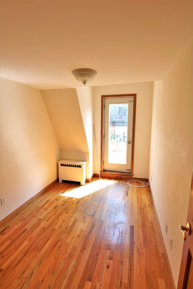 Building Photo - 315 W 107th St