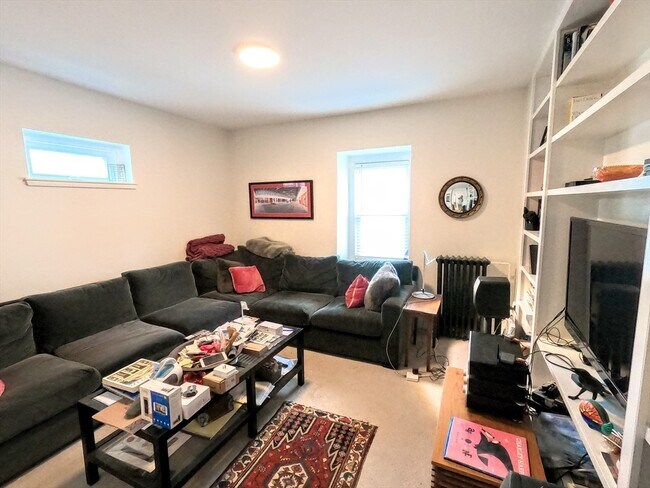 Building Photo - 41 School St