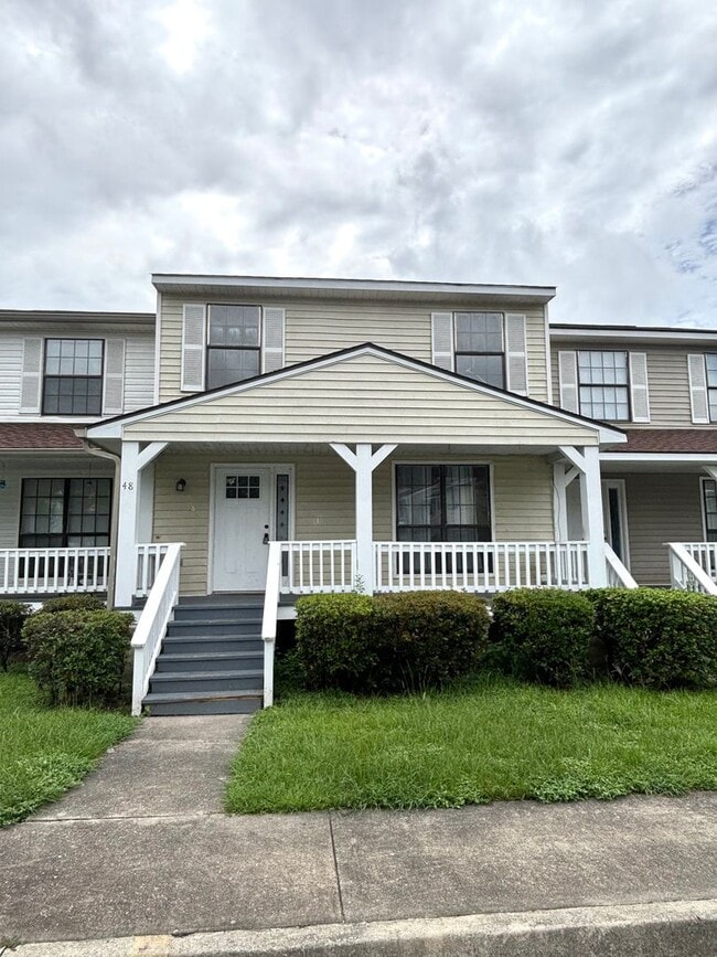 Building Photo - 912 Pineland Ave