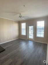 Building Photo - 860 N Orange Ave