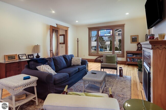 Foto del edificio - 120 S Waukazoo St