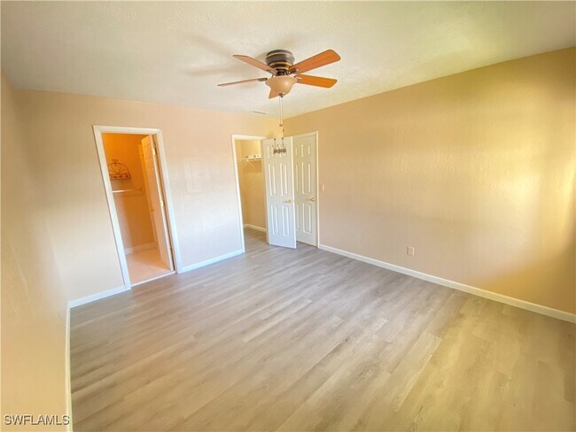 Foto del edificio - 4607 Bayshore Dr