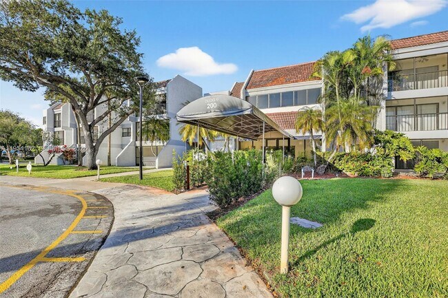 Foto del edificio - 200 Lakeview Dr