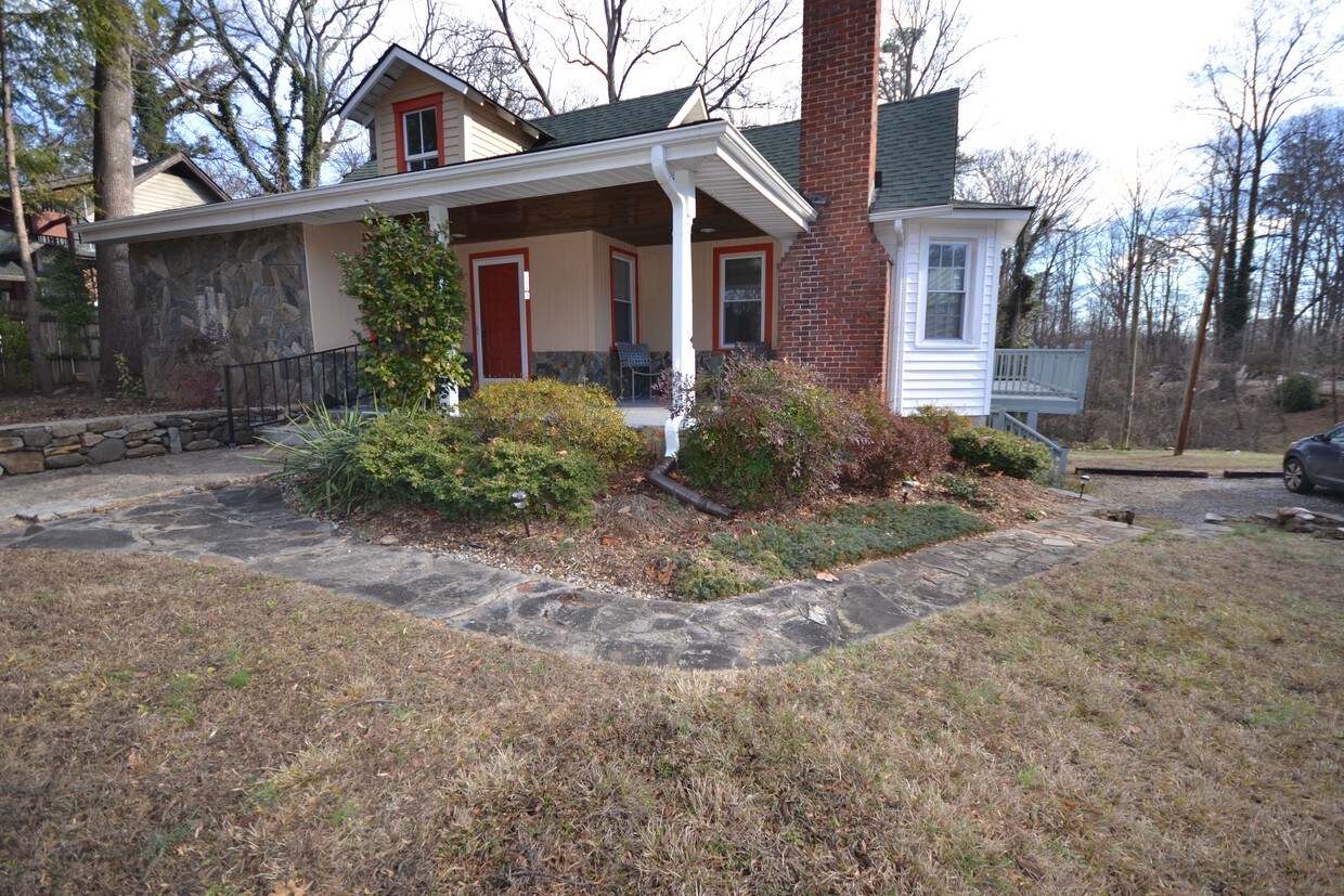 204 Grady Ave Unit B, Tryon, NC 28782 Apartment for Rent in Tryon, NC