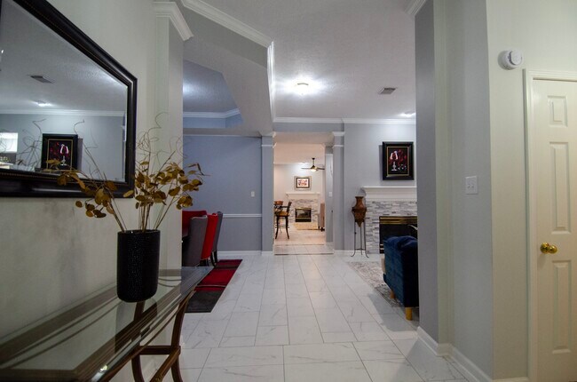Foto del edificio - 1211 Campton Ct