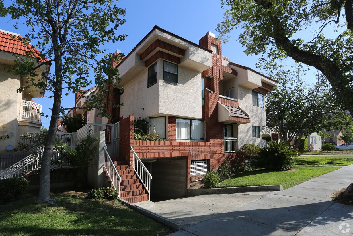 Foto del edificio - 431 W Lexington Dr