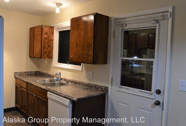Foto del edificio - 2 br, 1 bath Apartment - 442 Flower St