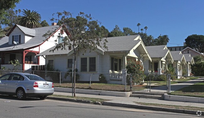 Foto del edificio - 2424-2428 Eastlake Ave