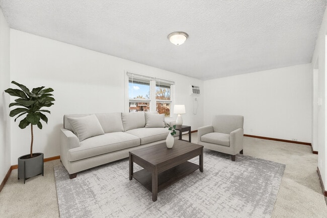 Building Photo - 609 E 3rd St