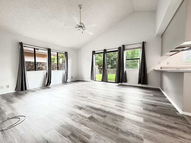Building Photo - Pet Friendly Mililani House