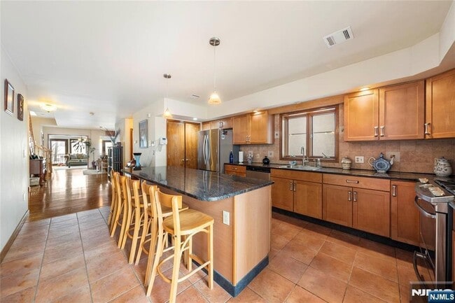 Building Photo - 220 Harrison Ave