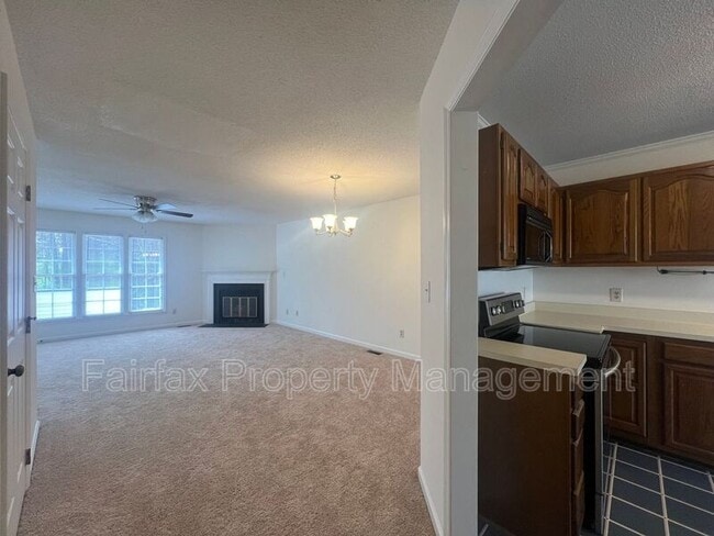 Building Photo - 112 Greenmont Ln