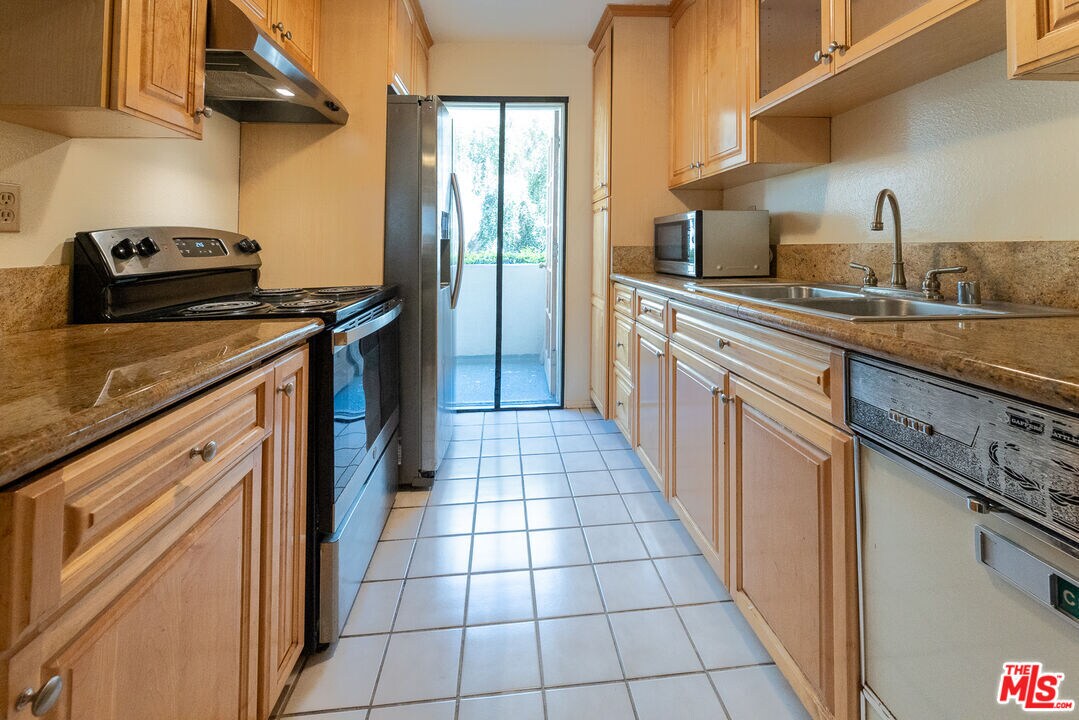 Foto principal - 5330 Zelzah Ave