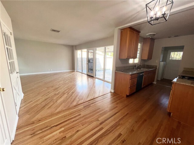Building Photo - 945 W Berkeley Ct