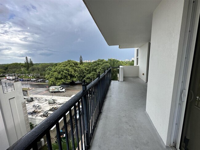 Foto del edificio - 4100 Salzedo St