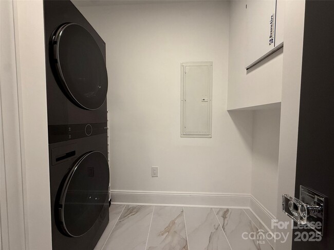 Foto del edificio - 4625 Piedmont Row Dr