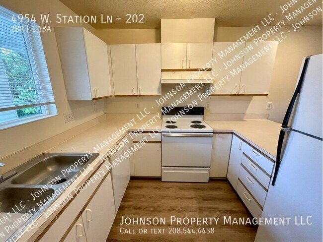 Building Photo - Upstairs 2 bedroom with patio, near Lakeha...