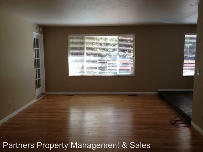 Building Photo - 61248 Kwinnum Dr