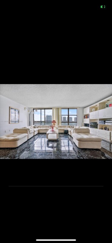 Foto del edificio - 17500 N Bay Rd